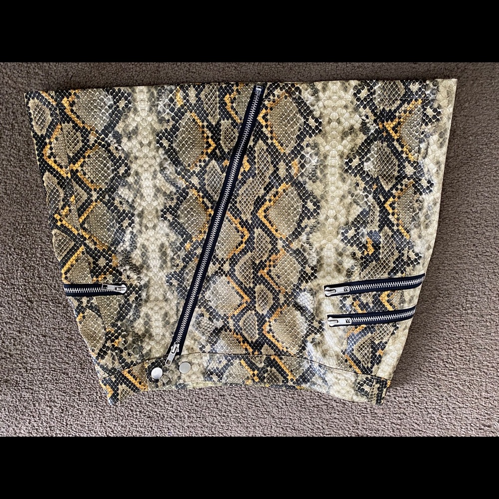 Snake print mini skirt